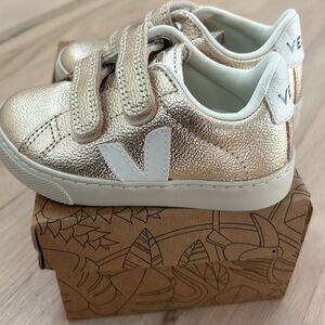 Gold Veja Toddler Velcro sneakers